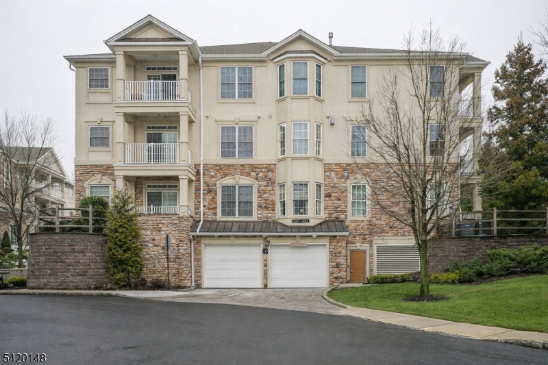 Four Seasons - Residential Lease