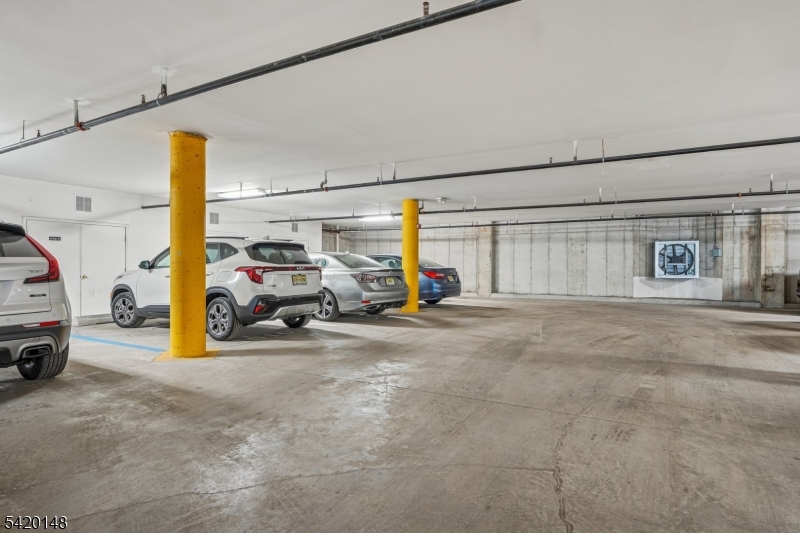 Four Seasons - Residential Lease