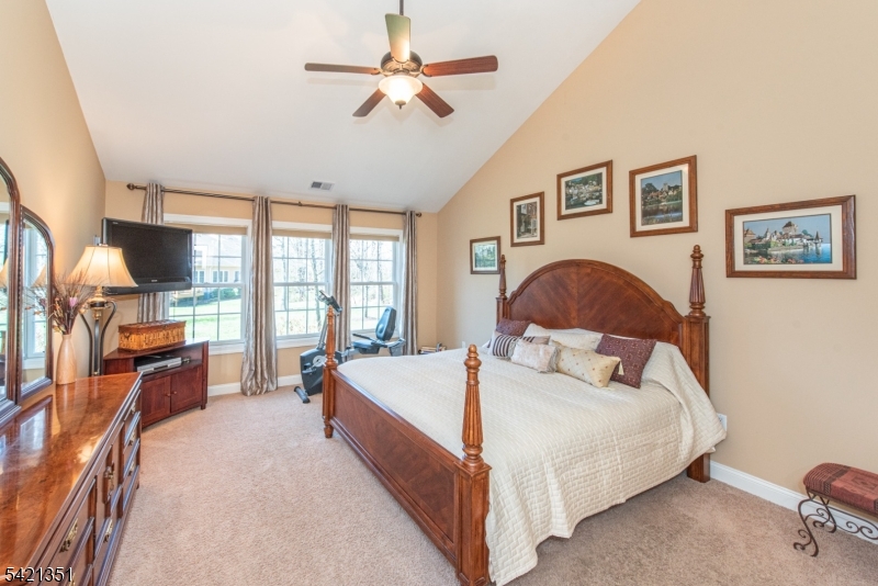 Four Seasons - Residential