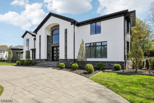 63 ROBERTS RD, ENGLEWOOD CLIFFS, NJ 07632 - Image 8abad4c2e974a74574795bd2e1ebc072/463545275