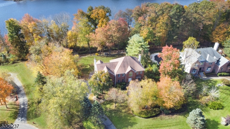 20 Crestview Ln