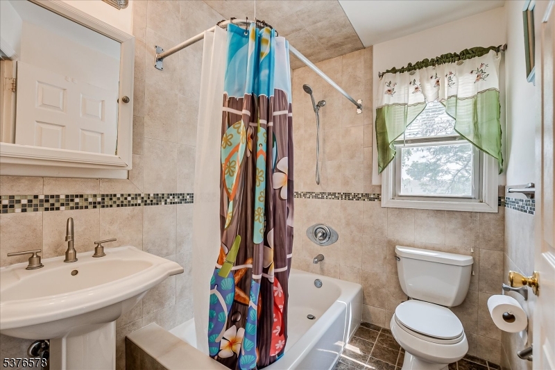 South Plainfield Boro, New Jersey 07080, United States, 3 Bedrooms Bedrooms, ,2 BathroomsBathrooms,Residential,Pending,185467