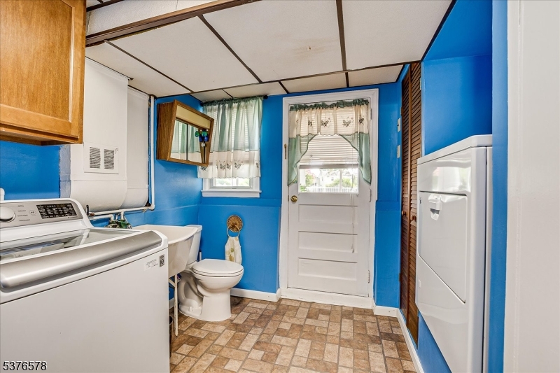 South Plainfield Boro, New Jersey 07080, United States, 3 Bedrooms Bedrooms, ,2 BathroomsBathrooms,Residential,Pending,185467