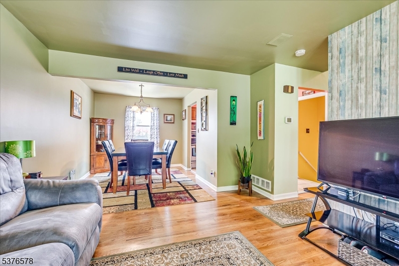 South Plainfield Boro, New Jersey 07080, United States, 3 Bedrooms Bedrooms, ,2 BathroomsBathrooms,Residential,Pending,185467