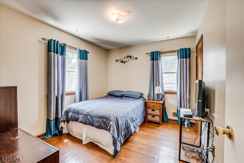 South Plainfield Boro, New Jersey 07080, United States, 3 Bedrooms Bedrooms, ,2 BathroomsBathrooms,Residential,Pending,185467