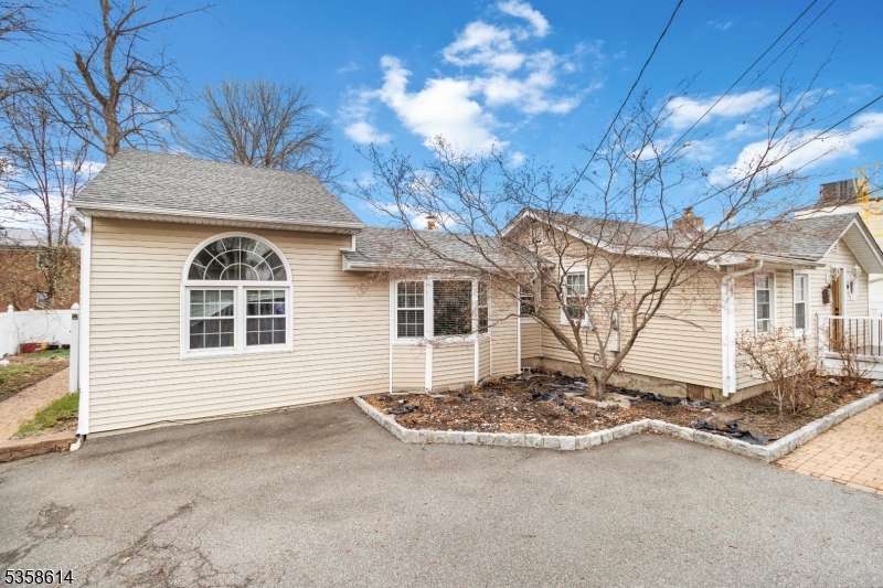 2 Longview Ave