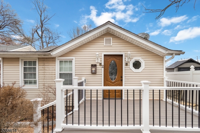 2 Longview Ave