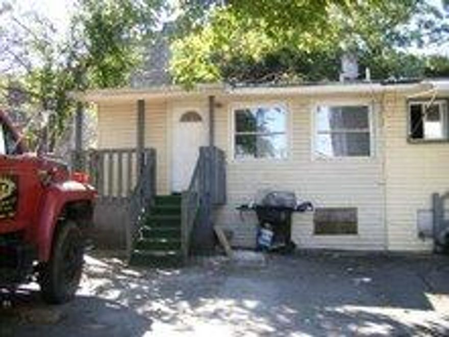 Fully equipped modern dental office. 2 operatories, lab. reception and more. Excellent for expanding practice or recent dental school grad for this turn key opportunity.