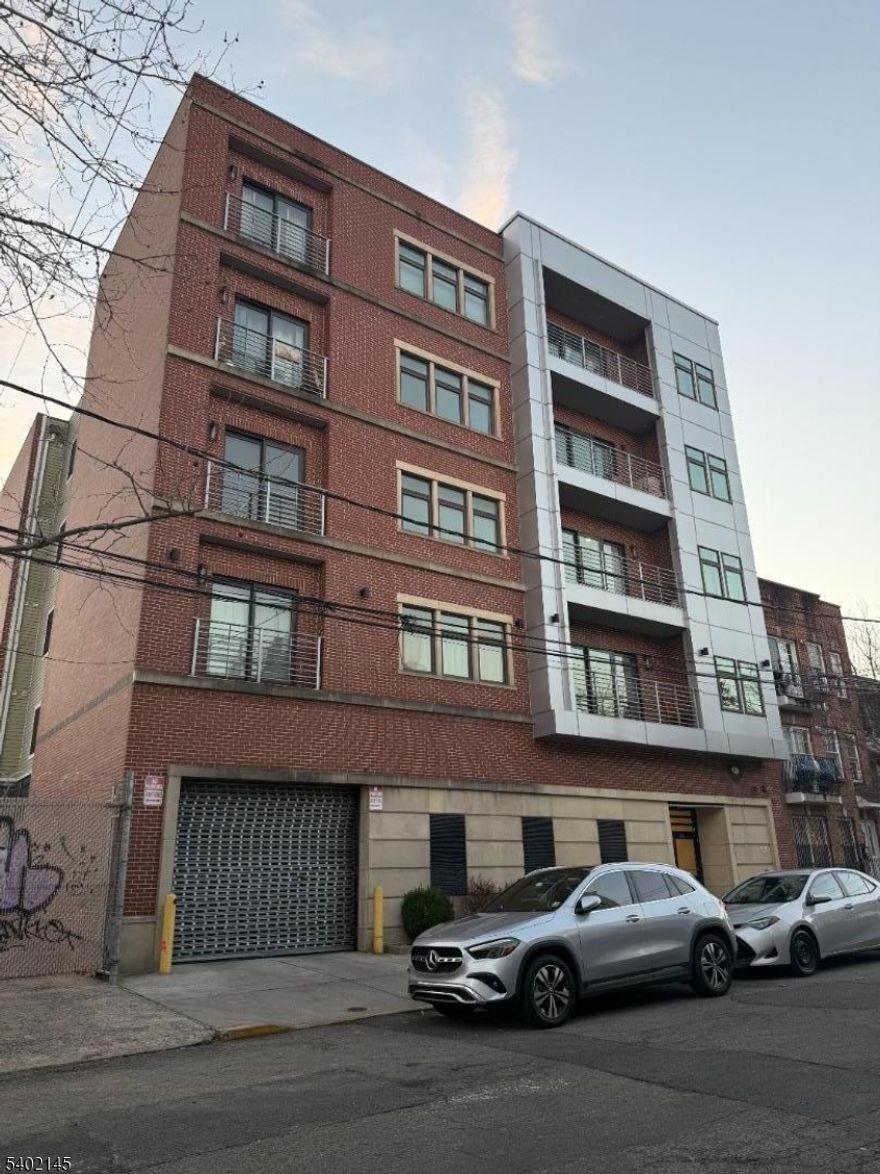 Beautiful 1-bedroom apartment in a newer building with central A/C and forced hot air. Enjoy the convenience of on-site laundry and a modern, comfortable layout. Centrally located in Newark, close to transit, dining, and shopping.