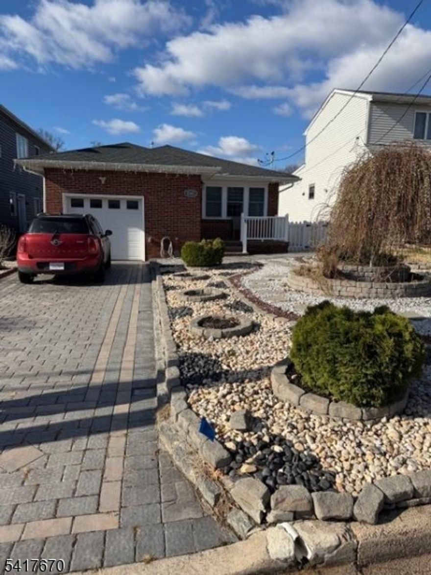 IMACULATE RANCH RECENTLY RENOVATED, TWO BEDROM LIVING AND DINNING ROOM COMBINED WITH GRANITE COUNTER TOPS KITCHEN, FINISH BASEMENT WET BAR, BEDROOM, OFFICE SPACE AND LAUNDRY, FENCED INN BACK YARD, A MUST SEE