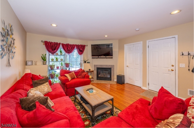 Oak Point - Residential