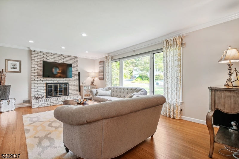 BROADLAWN - Residential