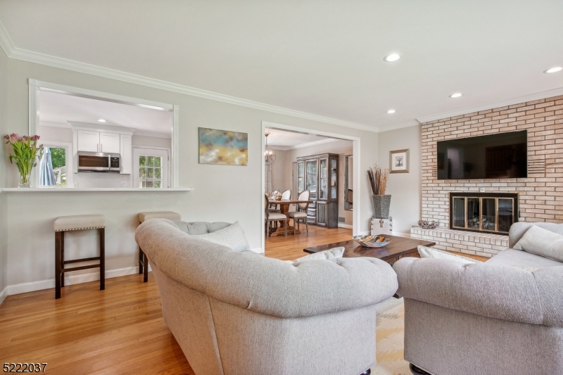 BROADLAWN - Residential