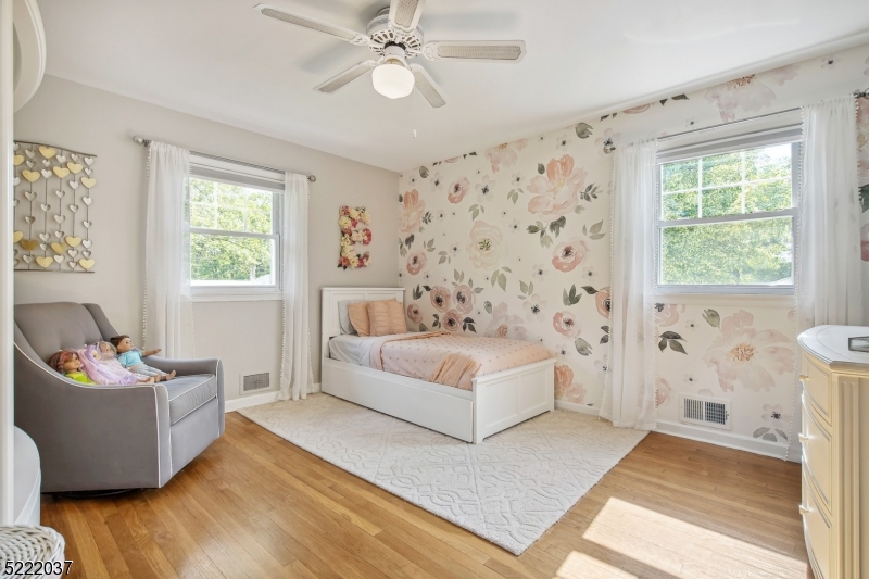 BROADLAWN - Residential