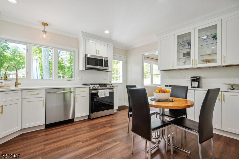 BROADLAWN - Residential