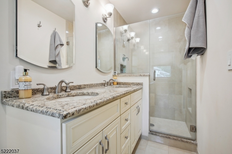 BROADLAWN - Residential