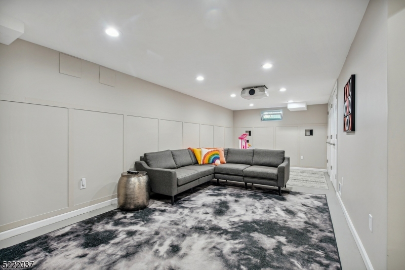 BROADLAWN - Residential