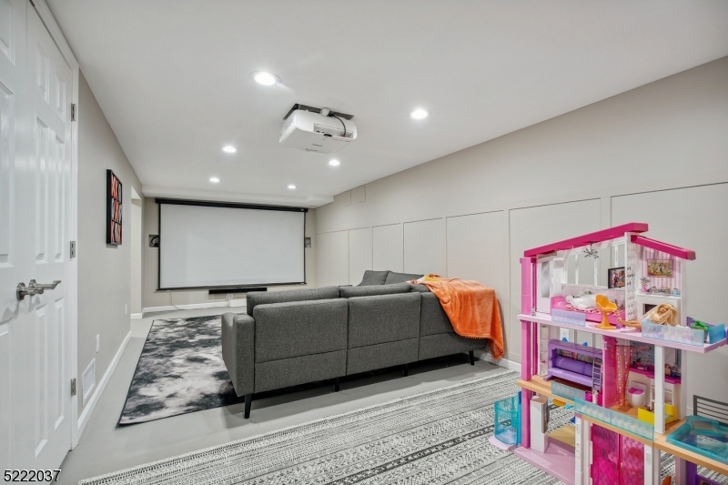 BROADLAWN - Residential