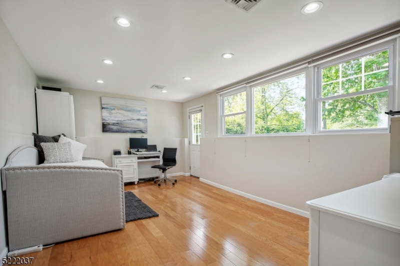 BROADLAWN - Residential