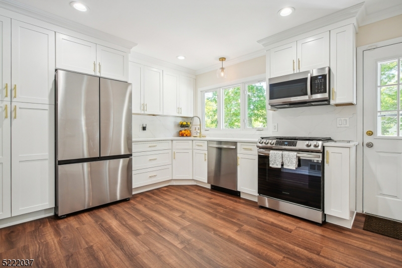 BROADLAWN - Residential