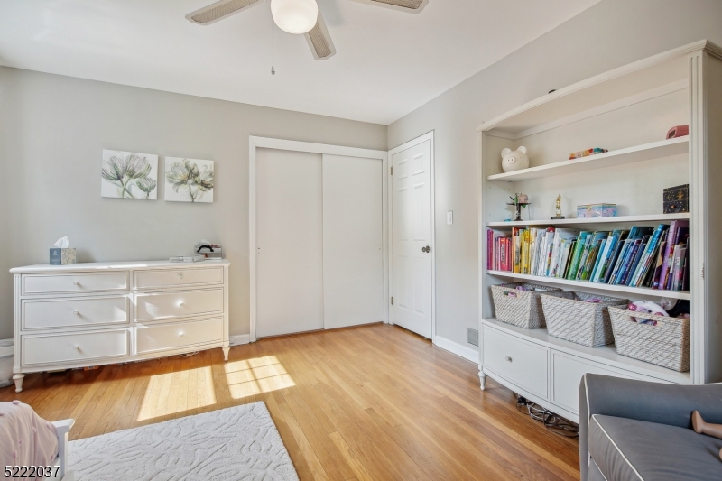 BROADLAWN - Residential