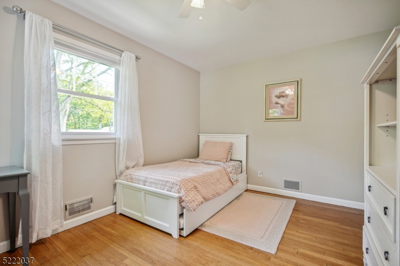 BROADLAWN - Residential