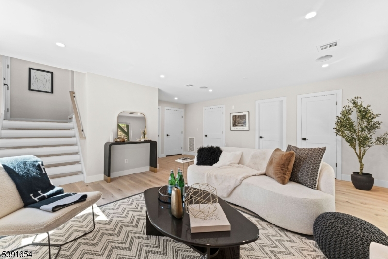 Lexington on Broadway - Residential