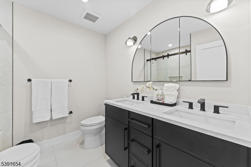 Lexington on Broadway - Residential