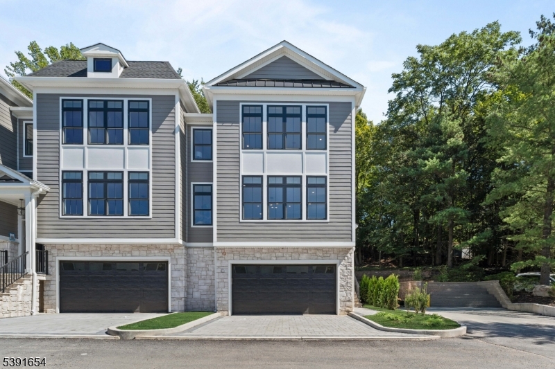 Lexington on Broadway - Residential