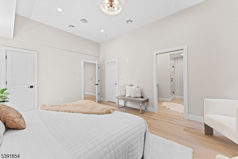 Lexington on Broadway - Residential