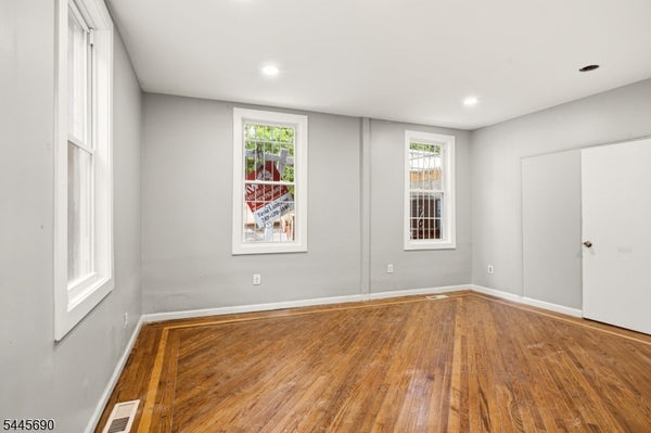 65 HIGHLAND AVE, NEWARK, NJ 07104 - Image 8d8c2ebb61bb3e1c61305daa3bbf322c/3498453596