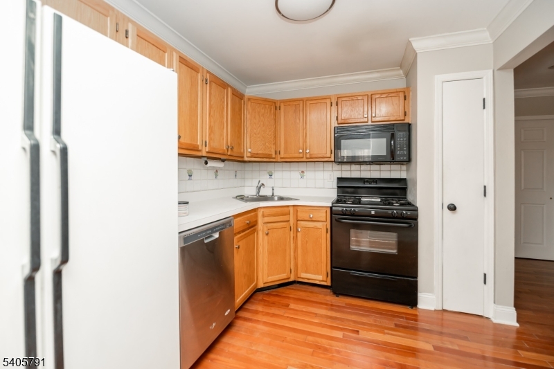 SEASONS GLEN - Residential Lease