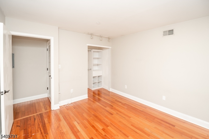 SEASONS GLEN - Residential Lease