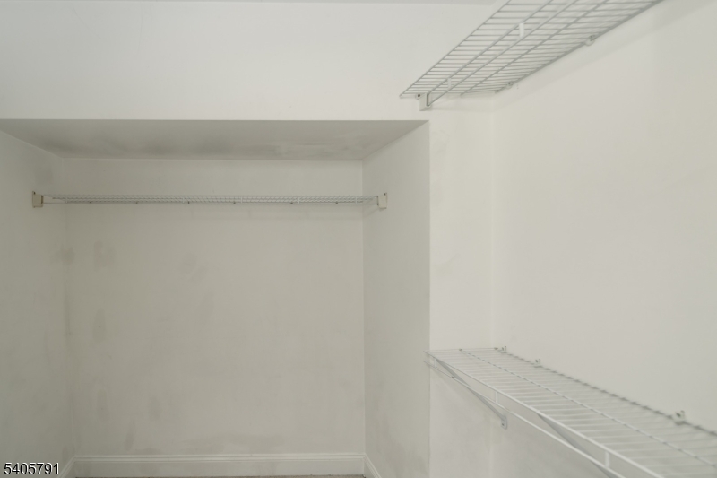 SEASONS GLEN - Residential Lease