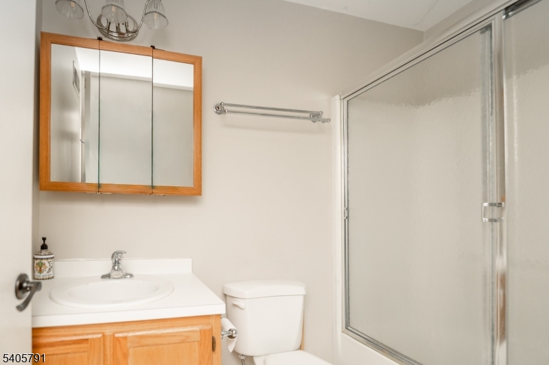 SEASONS GLEN - Residential Lease