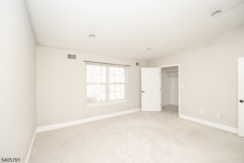 SEASONS GLEN - Residential Lease