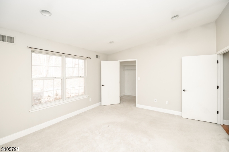 SEASONS GLEN - Residential Lease