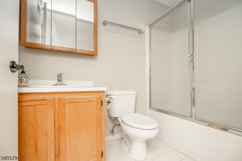 SEASONS GLEN - Residential Lease