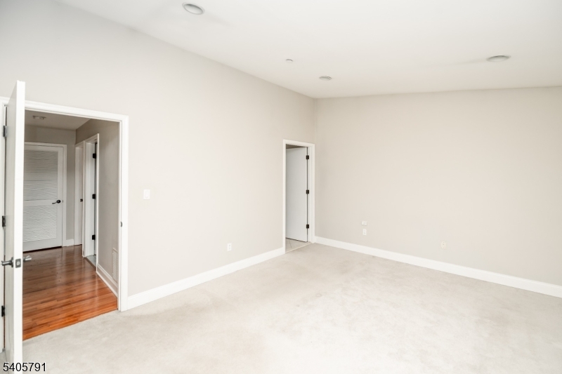 SEASONS GLEN - Residential Lease