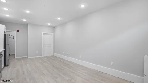 MLS: 3951503