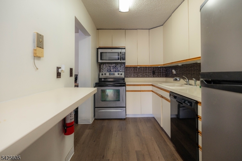Linden Towers - Residential