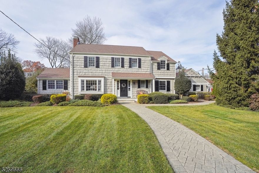 Spacious Woodland Park colonial one block to Frankin elementary school.  Well maintained and great floorplan.