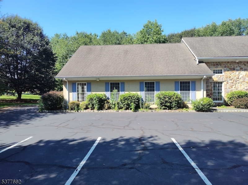 Photo 1 of 9 — 1 Brookfield Glen Dr, White Twp., NJ 07823