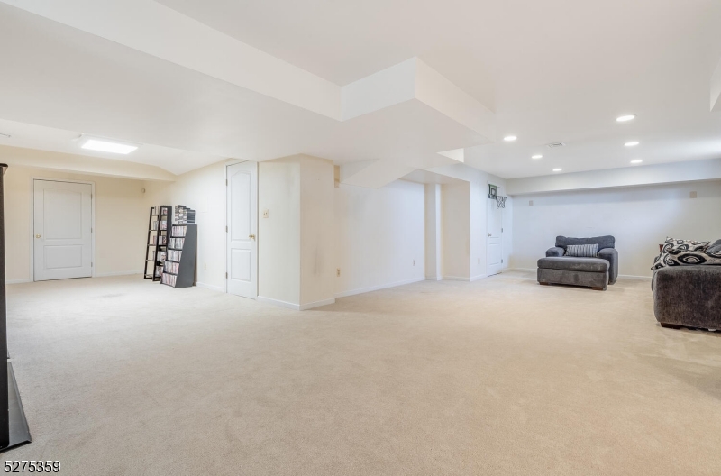 HUNTERDON CHASE - Residential