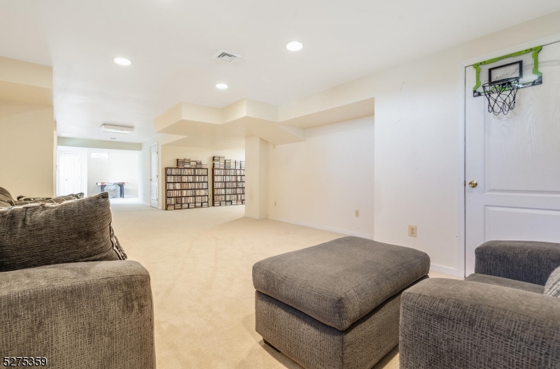 HUNTERDON CHASE - Residential