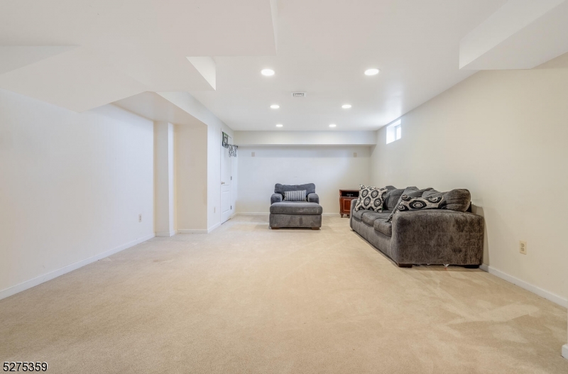 HUNTERDON CHASE - Residential