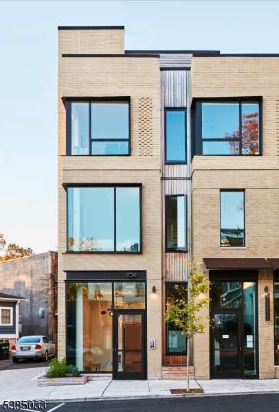 104 Baker Street - Residential Lease