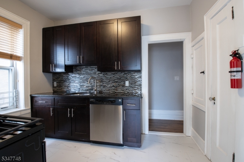 Montclair Twp., New Jersey 07042, United States, 2 Bedrooms Bedrooms, ,1 BathroomBathrooms,Residential,Active,138916