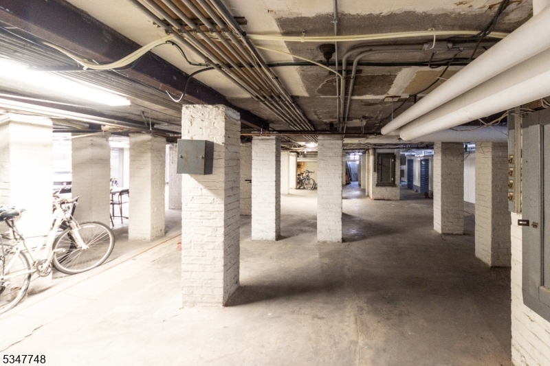 Montclair Twp., New Jersey 07042, United States, 2 Bedrooms Bedrooms, ,1 BathroomBathrooms,Residential,Active,138916