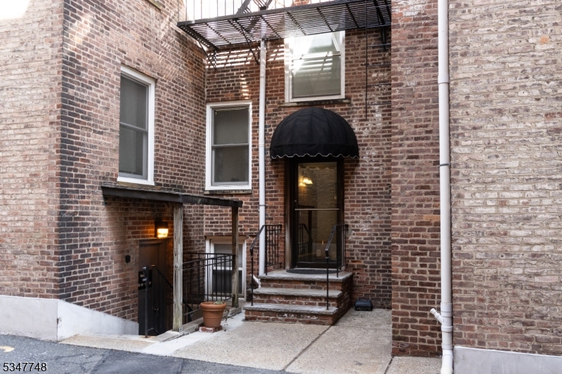 Montclair Twp., New Jersey 07042, United States, 2 Bedrooms Bedrooms, ,1 BathroomBathrooms,Residential,Active,138916